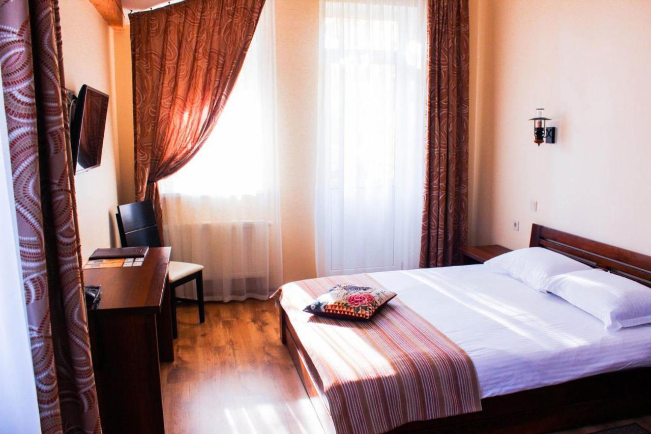 Viktoria Park Hotel Bucha Exterior photo