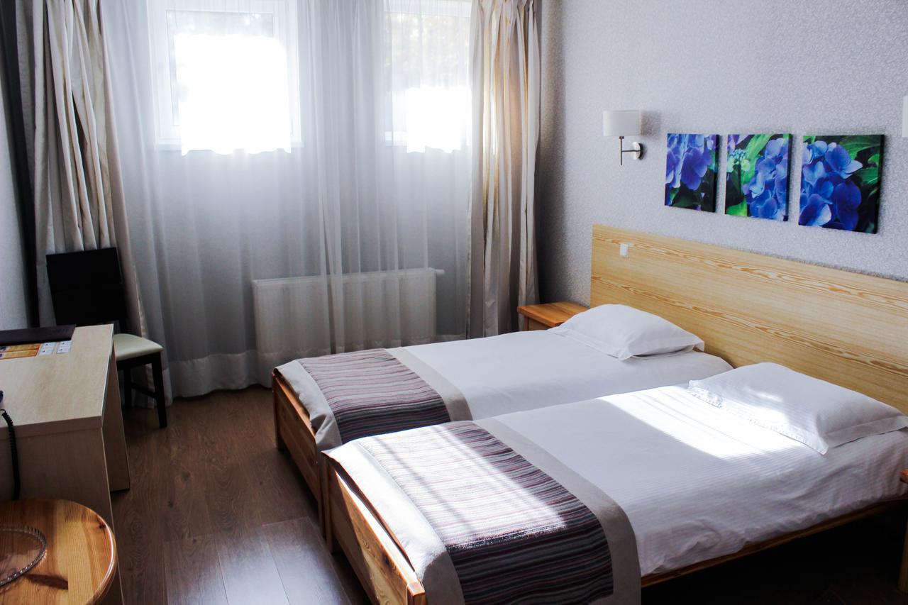 Viktoria Park Hotel Bucha Exterior photo